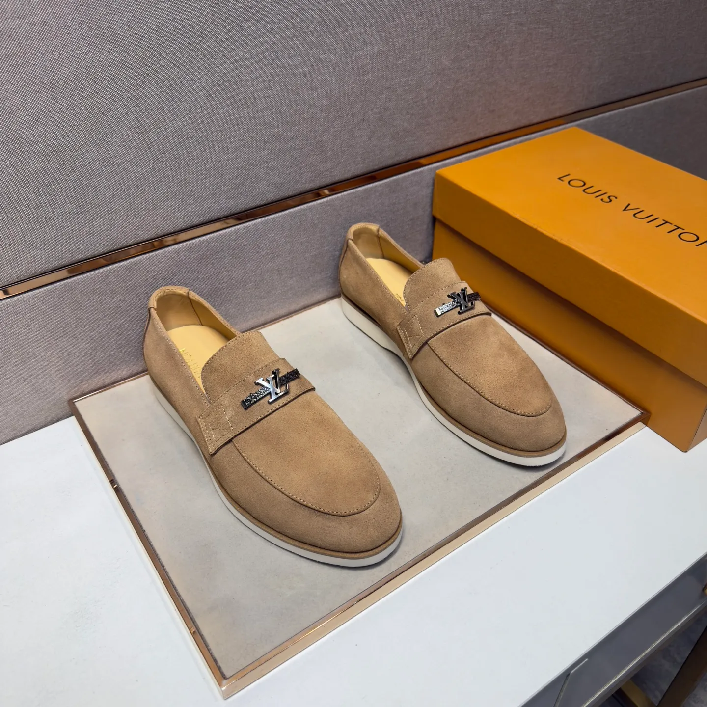Men's men's shoes 💰pp442 [LV～] Men's casual shoes 2026z cabinet sales simultaneously 🔶Size: 38-44 #️⃣ 🔷4 colors🔜The upper is made of cowhide stitching ➕Cowhide lining, comfortable and breathable, sole: original comfortable and wear-resistant outsole, ⚠️real thing📱photographed🎬real thing is better📢📢📢